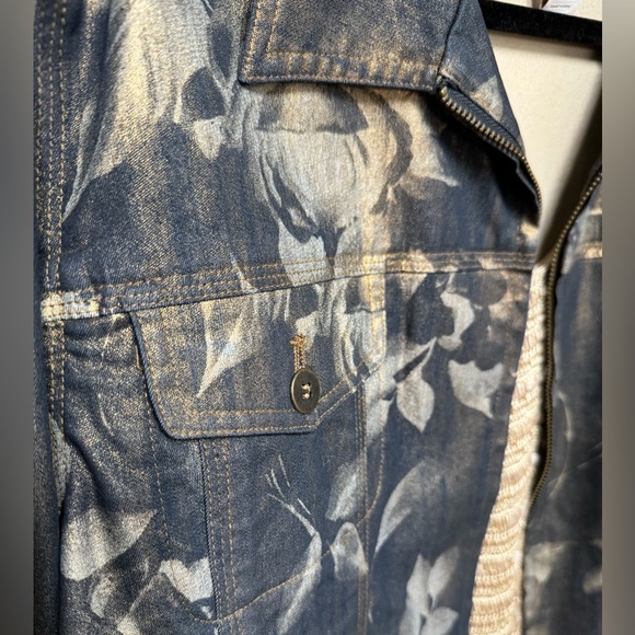 Chico's Size 2 - Large Metallic Floral Denim Jacket Dark Blue Gold Zip Up - Picture 4 of 6